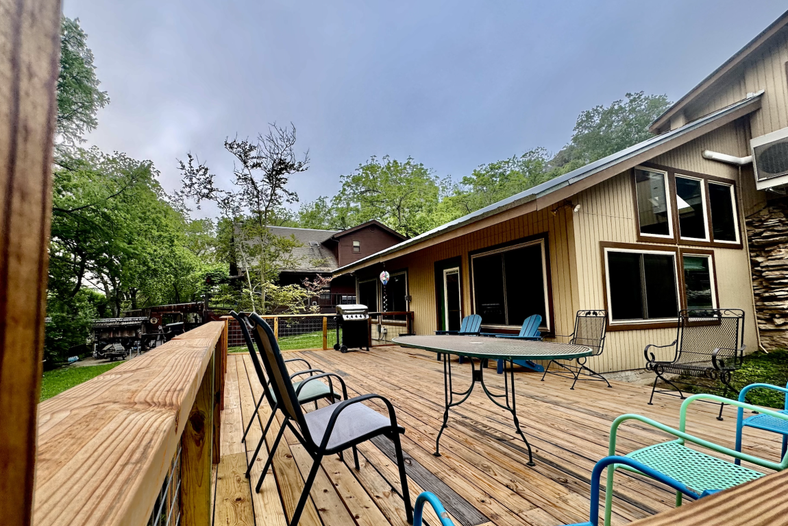 10 Outdoor deck